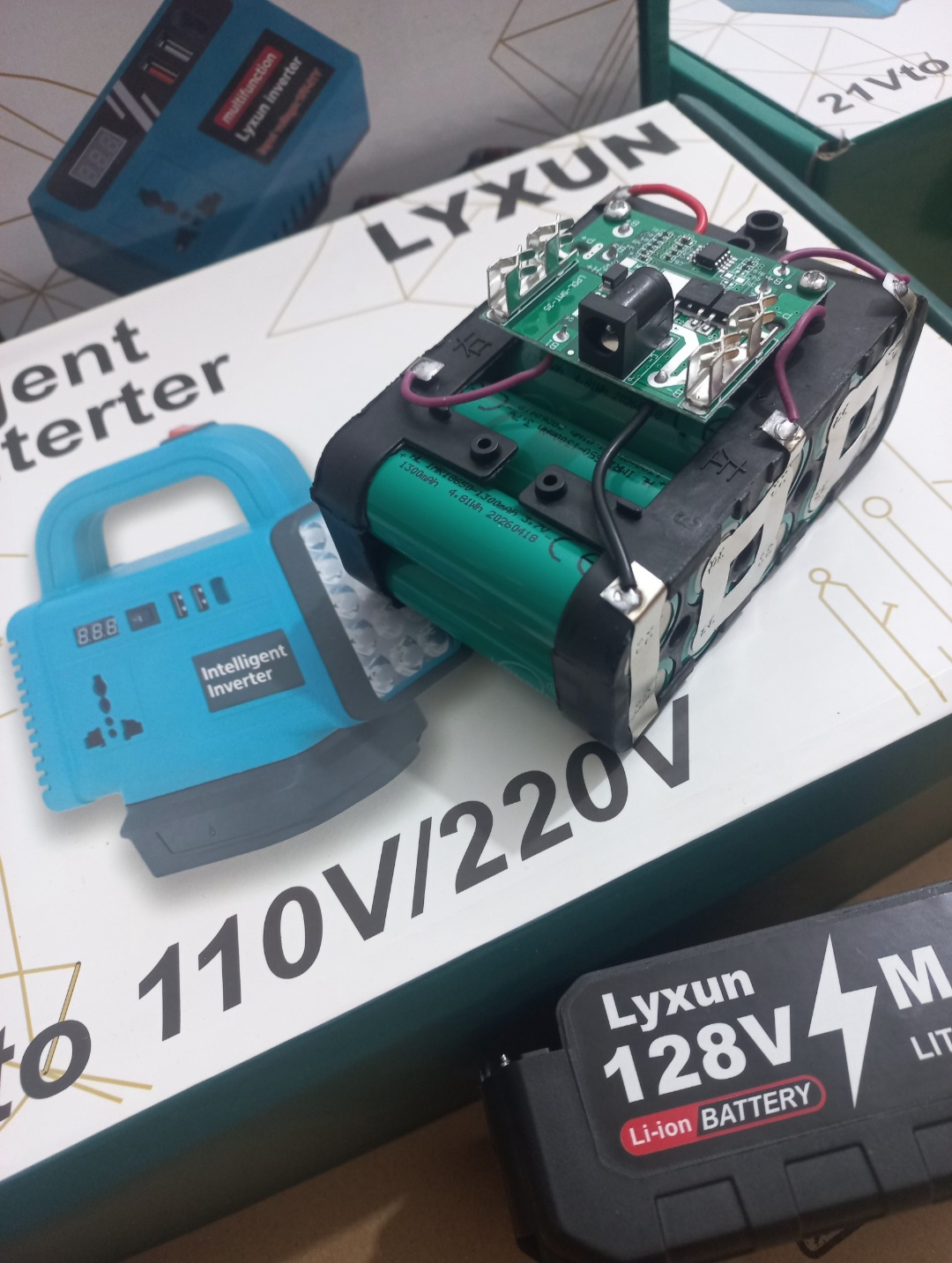 اینورتر شارژی هوشمند LYXUN دو پریز تبدیل برق 220 ولت 150 وات